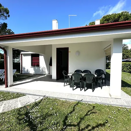 With Garden And Pool Access In Villa *