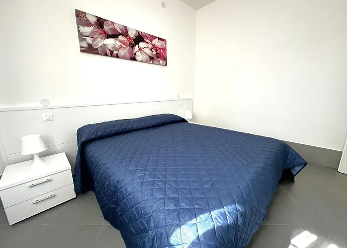 With Garden And Pool Access In Villa *