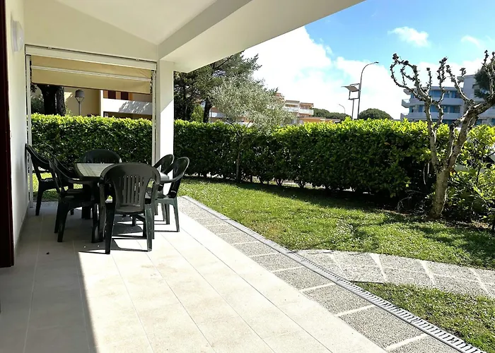Vila With Garden And Pool Access In Bibione