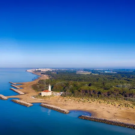 빌라 With Garden And Pool Access In