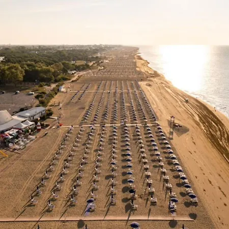 With Garden And Pool Access In Villa Bibione