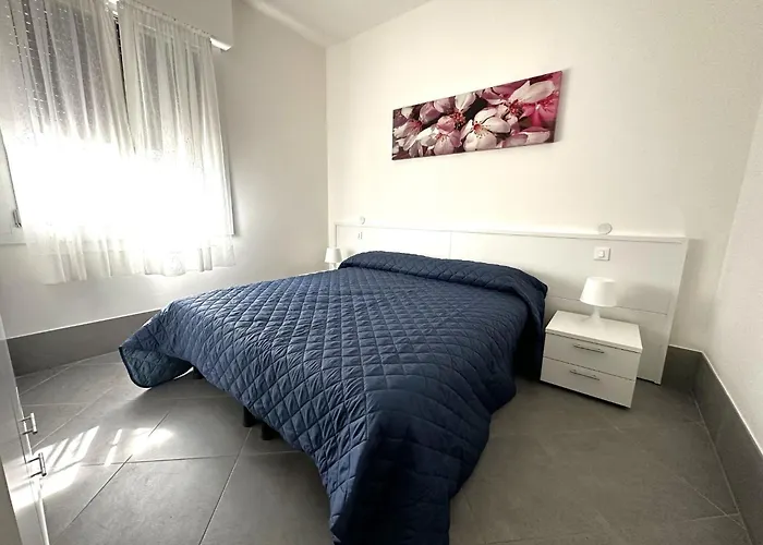 With Garden And Pool Access In * 比比翁