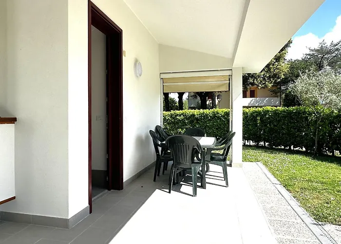 With Garden And Pool Access In Μπιμπιόνε