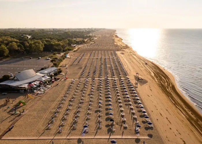 With Garden And Pool Access In 别墅 比比翁